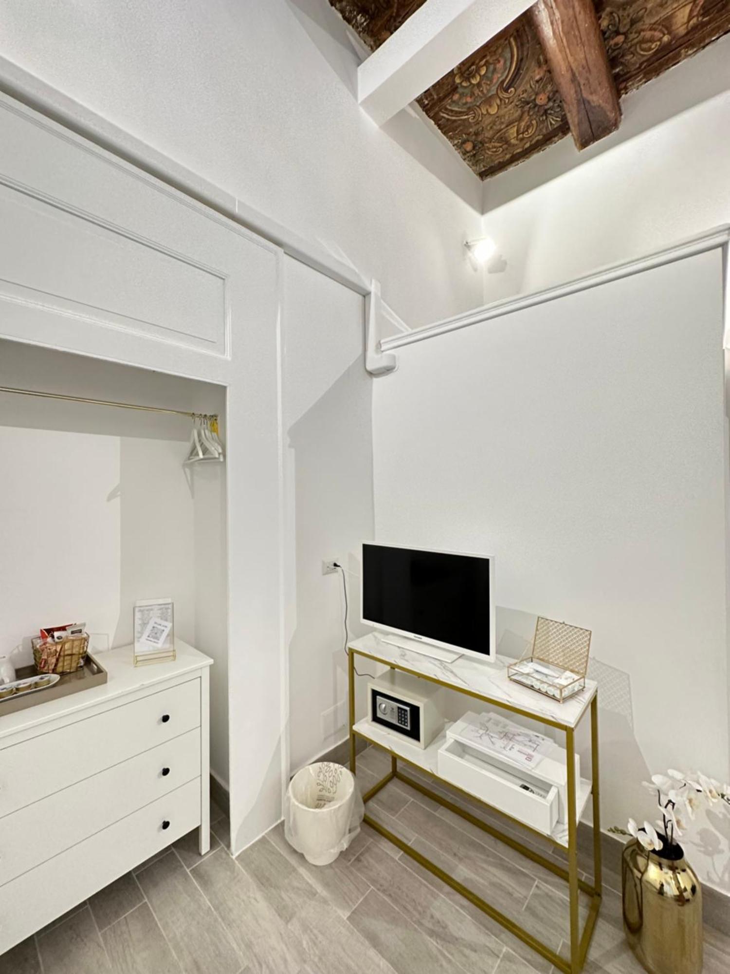 Maison M Napoli Boutique Rooms Экстерьер фото